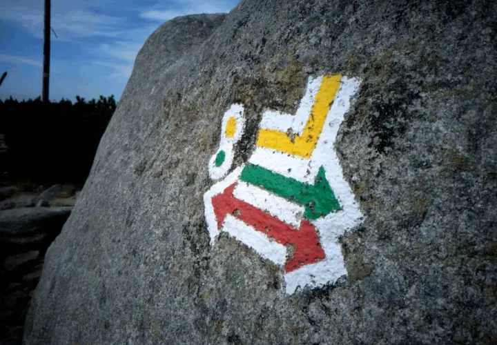 Co oznaczają kolory szlaków? Odkryj ich prawdziwe znaczenie i funkcje