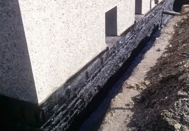 Co na izolację pionową fundamentów? Najlepsze materiały i metody