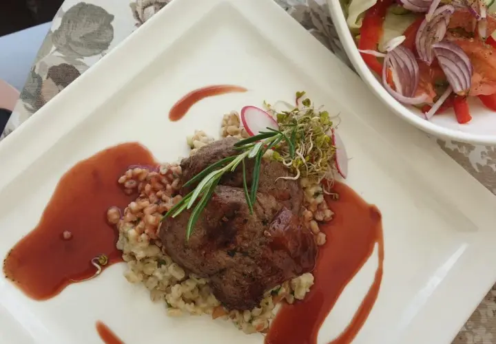Gdzie zjeść w Zamościu? Najlepsze restauracje na każdą okazję