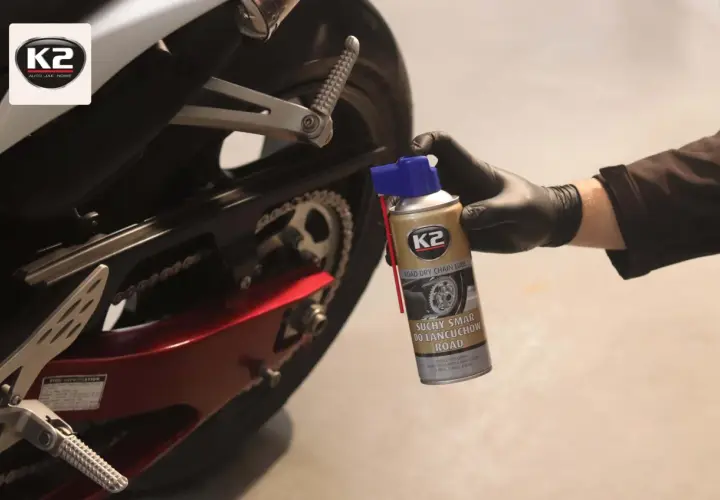 Smar do łańcucha motocyklowego: Suchy czy mokry? Wybierz mądrze!