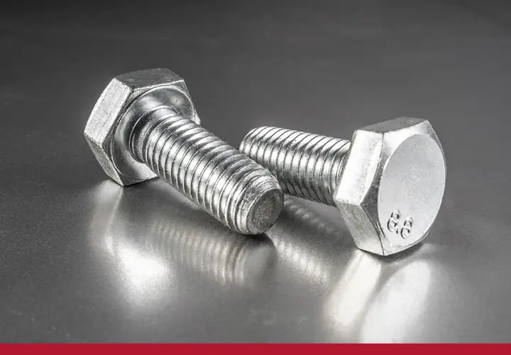 Dos tornillos hexagonales metálicos, mostrando diferentes tipos de cabezas de tornillos especiales.