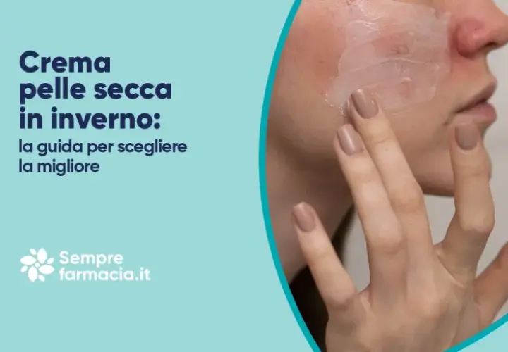 Dita che applicano crema sul viso per combattere la pelle secca in inverno. Guida alla scelta della migliore.