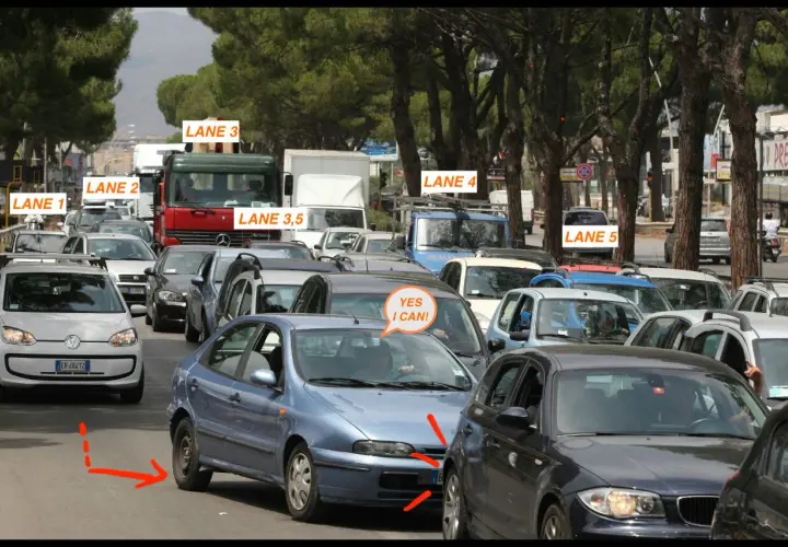 A chaotic traffic jam in Sicily, with cars in multiple lanes. A driver in a blue car has a speech bubble saying "YES I CAN!".