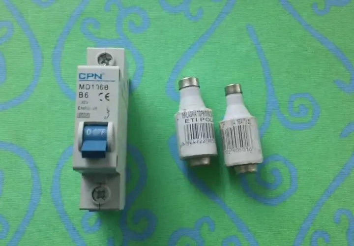 Jaki bezpiecznik do spawarki? Uniknij kosztownych błędów elektrycznych