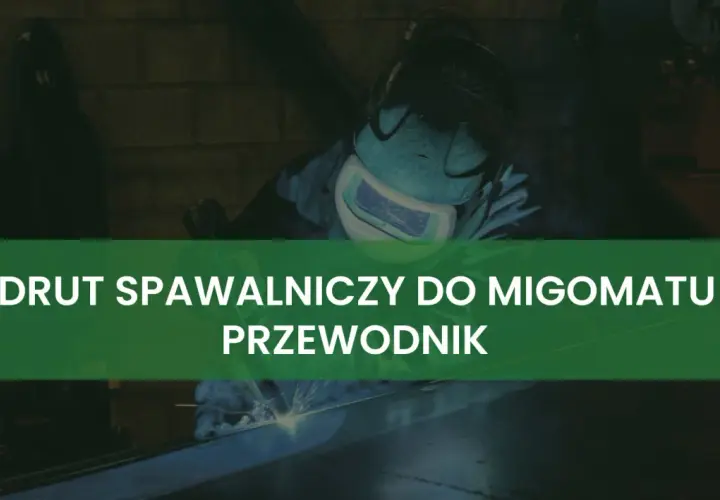 Spawacz w masce ochronnej pracuje z migomatem, używając drutu spawalniczego.