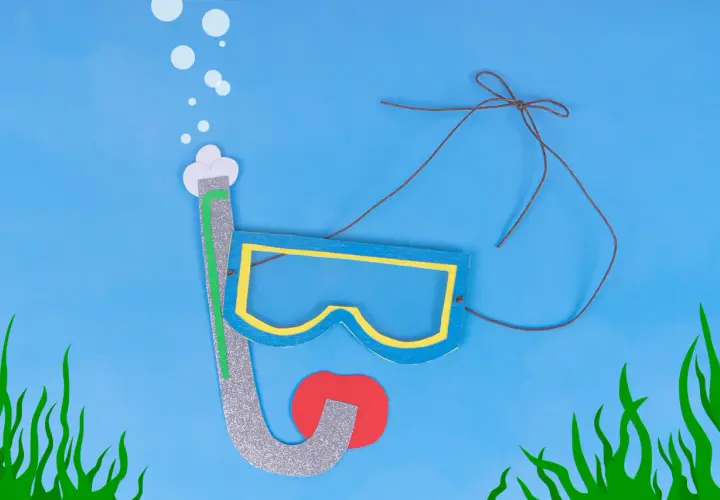Buntes Papier-Bastelset: Taucherbrille malen mit Schnorchel und roten Lippen, umgeben von Seegras und Luftblasen.