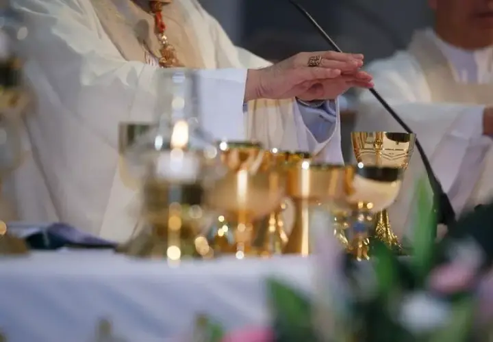 Kiedy jest ofiarowanie podczas mszy i dlaczego jest to ważne?