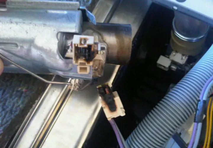 Gdzie jest bezpiecznik w zmywarce Electrolux? Oto, co musisz wiedzieć
