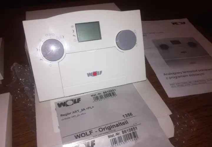 Termostat pokojowy WOLF do pieca gazowego, model ART_2A. Idealny do serwisu pieca gazowego WOLF.