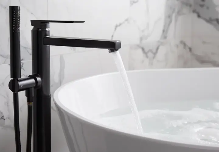 Czarna bateria wannowa Grohe: Elegancja w Twojej łazience