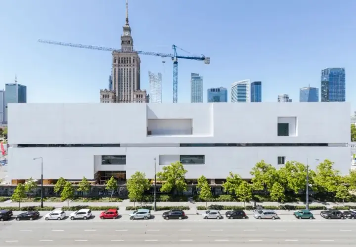 Muzeum sztuki nowoczesnej w Warszawie: kontrowersje i architektura