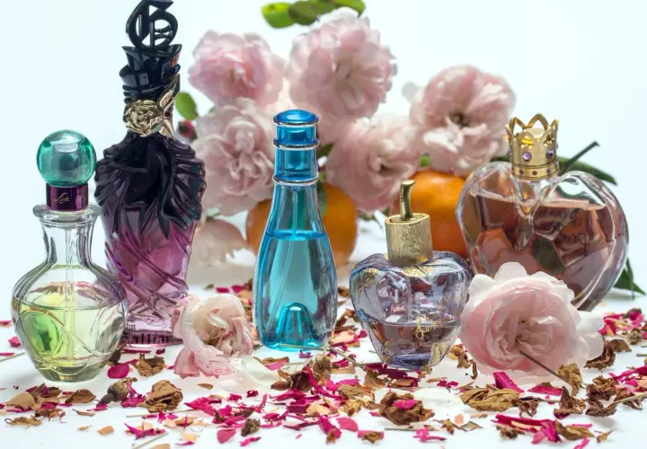 Czym się różni woda perfumowana od toaletowej? Kluczowe różnice i porady