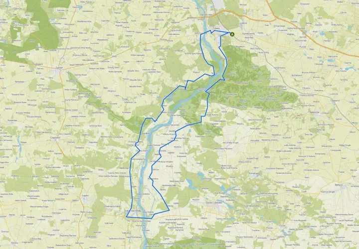 Mapa pokazuje trasę jak dojechać z Puław do Kazimierza Dolnego, z zaznaczoną drogą przez tereny wiejskie i nad Wisłą.
