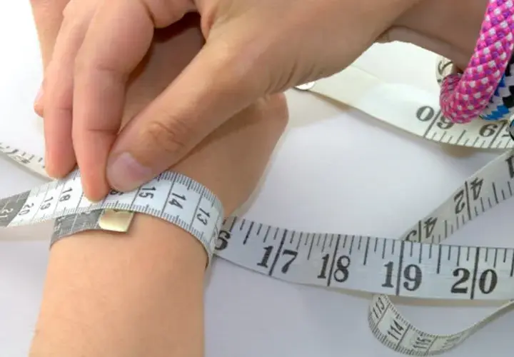 Jak zmierzyć rozmiar bransoletki? Idealne dopasowanie krok po kroku