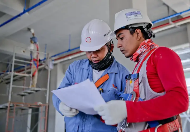 Samodzielna praca elektryka: Kiedy możesz pracować solo? Uprawnienia i BHP