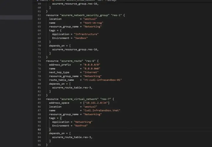 Code Terraform pour importer une ressource Azure, montrant la configuration d'un groupe de sécurité réseau et d'un réseau virtuel.