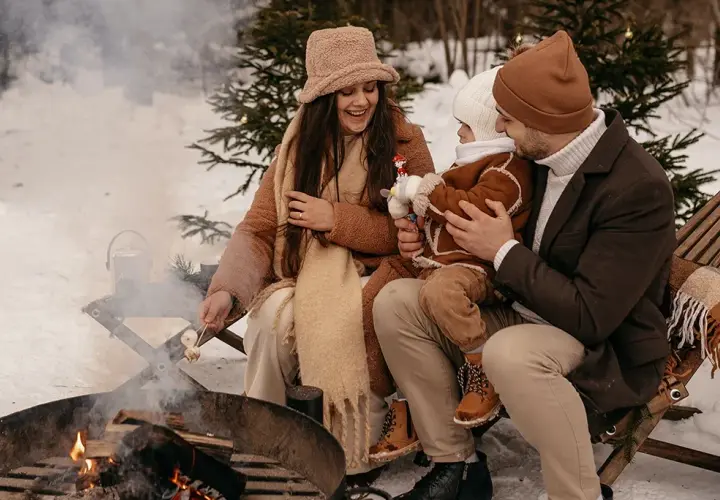 Jak ubrać się na ognisko? Wygodne i stylowe propozycje na każdą pogodę