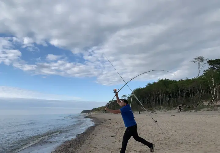 Wędka surfcastingowa na Bałtyk: Jak wybrać i nie żałować?