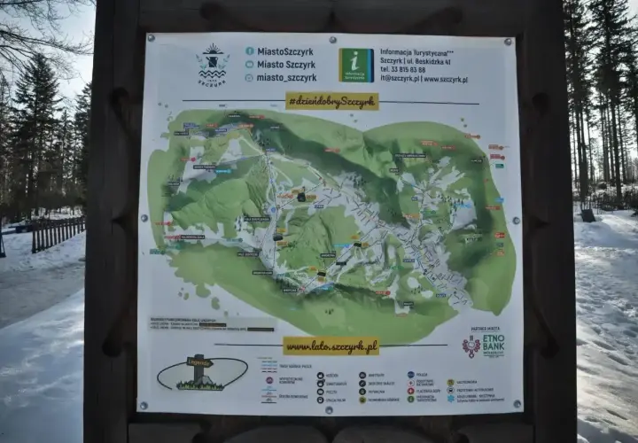 Mapa Szczyrku z zaznaczonymi trasami pieszymi i rowerowymi, w tym najładniejszy szlak na Skrzyczne.