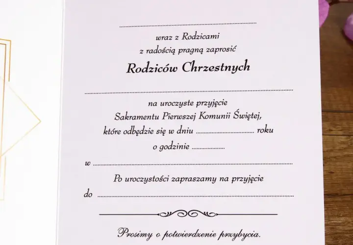 Jak wypisać zaproszenie na Komunię dla dziadków? Wzory i porady
