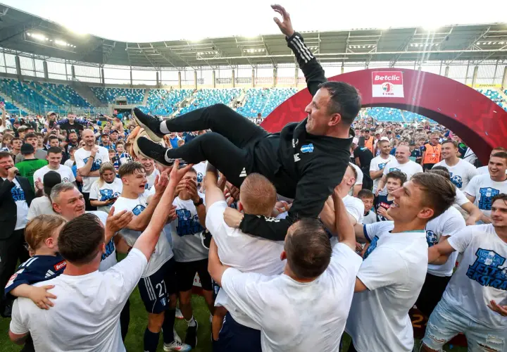 Kto w Ekstraklasie 2026? Fortuna 1 Liga: Liderzy, baraże, szanse!