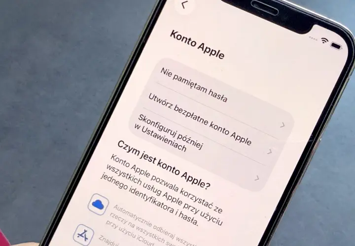 Ekran telefonu z opcjami konta Apple: "Nie pamiętam hasła", "Utwórz bezpłatne konto Apple", "Skonfiguruj później w Ustawieniach". Dowiedz się, jak wejść w ustawienia telefonu.