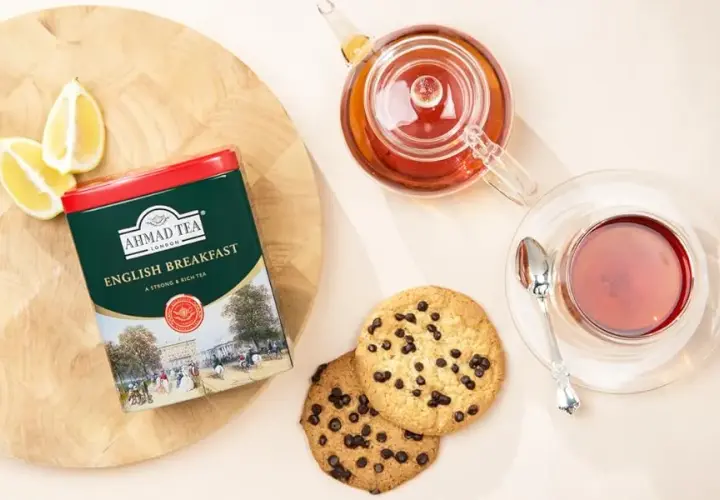 Jak smakuje herbata English Breakfast od Ahmad Tea i jakie ma zalety?