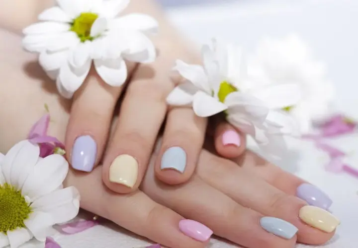 Żel czy hybryda? Ekspert radzi: Który manicure wybrać?