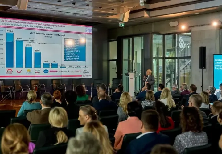 Które biuro podróży najlepsze dla Twojej rodziny: porównanie liderów