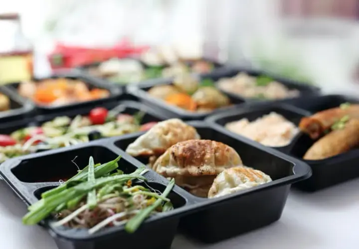 Co to jest catering? Rodzaje, zalety i jak wybrać idealny!