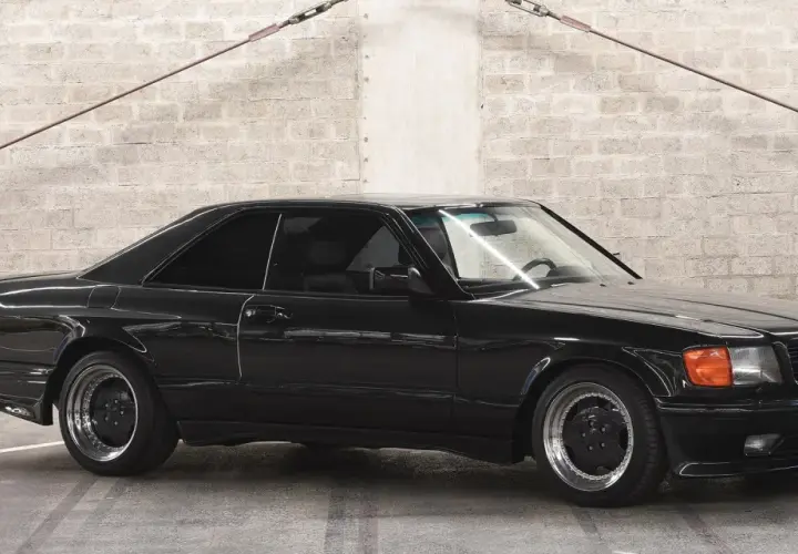 Mercedes-Benz AMG 560 SEC: Ikona elegancji i osiągów, która fascynuje