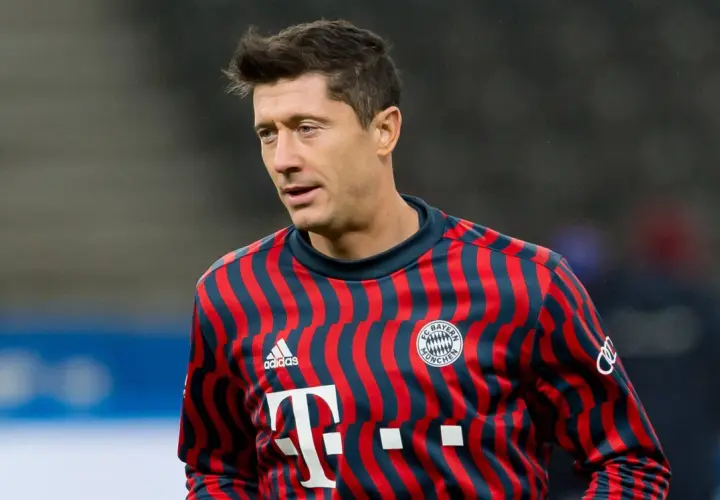 Robert Lewandowski, piłkarz roku FIFA, w koszulce Bayernu Monachium.