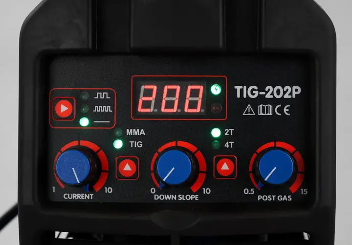 Panel sterowania spawarki TIG-202P. Ustawienia do spawania stali czarnej: prąd, nachylenie spadku prądu, gaz po spawaniu.