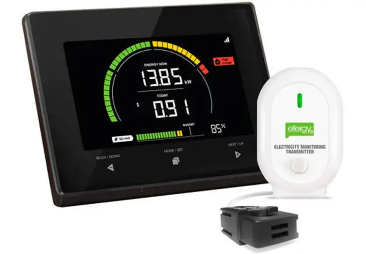 Monitorización consumos eléctricos: pantalla digital muestra 13.85 kW y 0.91 hoy. Transmisor blanco efergy.