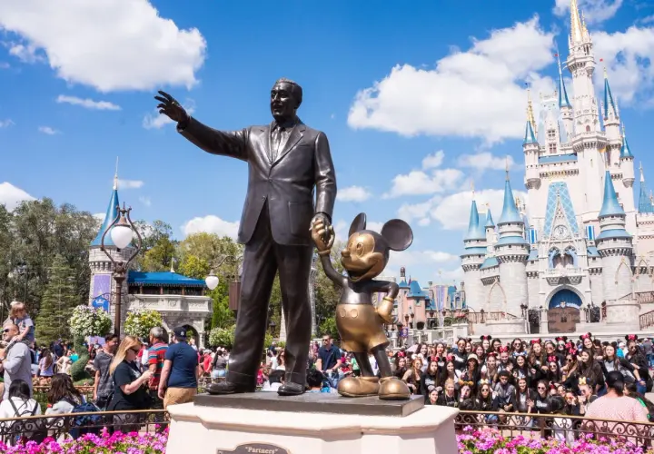Gdzie jest Disneyland? Odkryj 6 magicznych lokalizacji na świecie!