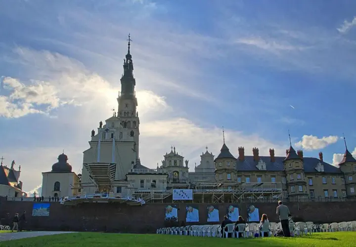 Gdzie jest jasna góra? Odkryj jej lokalizację i znaczenie w Częstochowie