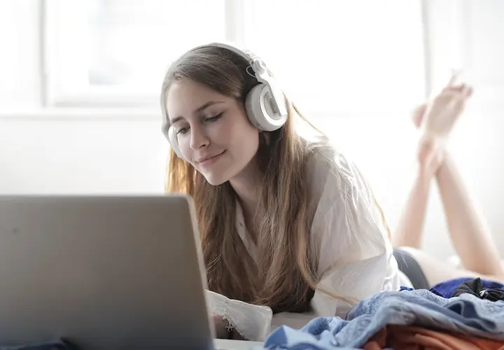 Muzyka relaksacyjna - poznaj jej dobroczynny wpływ i sposoby wykorzystania