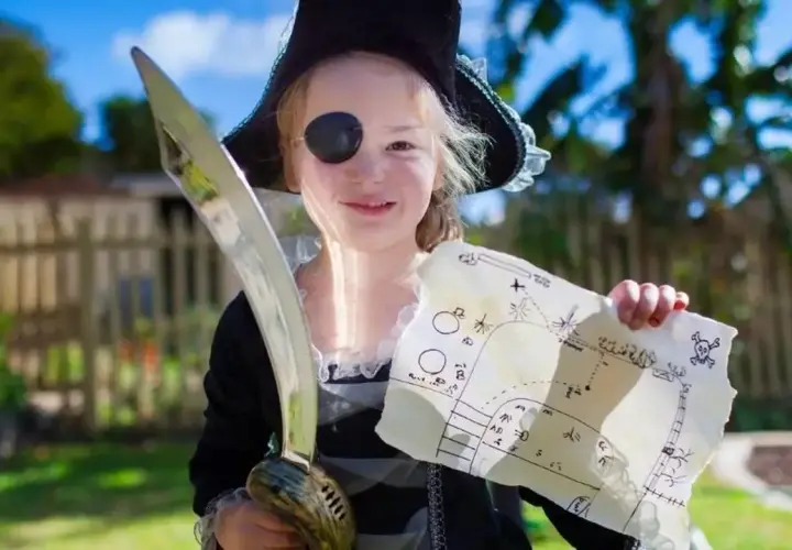 Strój piratki dla dziewczynki DIY: Szybko i tanio zrób to sama!