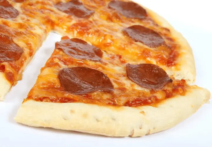 Ile gram ciasta na pizzę 32 cm? Odkryj idealną wagę dla smaku