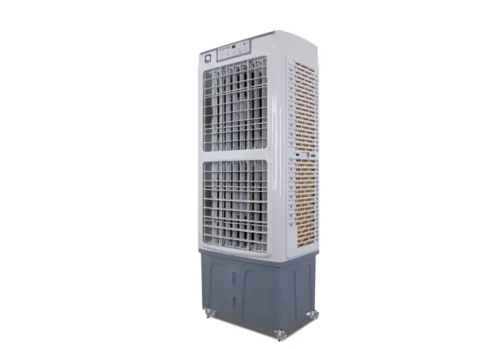 Climatizador evaporativo que es: un enfriador de aire vertical blanco y gris con rejillas frontales y laterales, sobre ruedas.