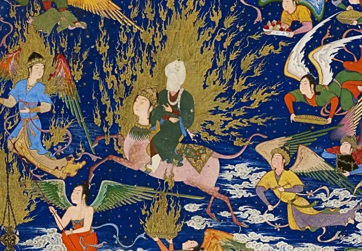 En illustration som visar en mytisk resa, med en figur som rider på ett bevingat djur, omgiven av änglar och himmelska varelser. Denna bild kan ge intressanta fakta om Muhammeds himmelsfärd.