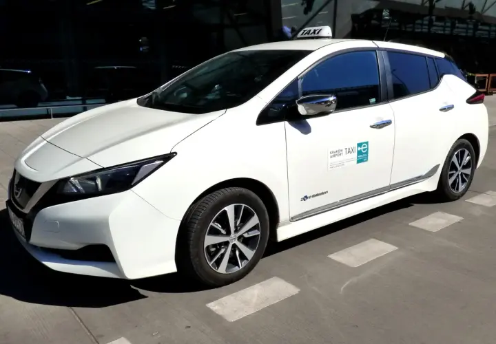 Ile kosztuje taxi z dworca w Krakowie na lotnisko? Sprawdź ceny!