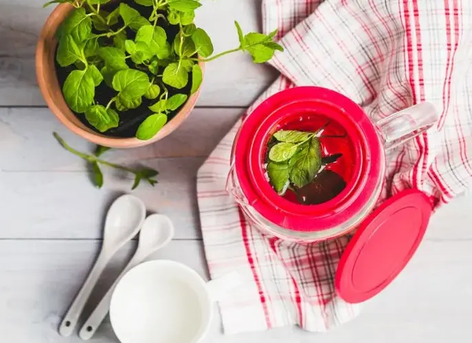 Jak prawidłowo zaparzać herbatę, aby uniknąć gorzkiego smaku i cieszyć się aromatem
