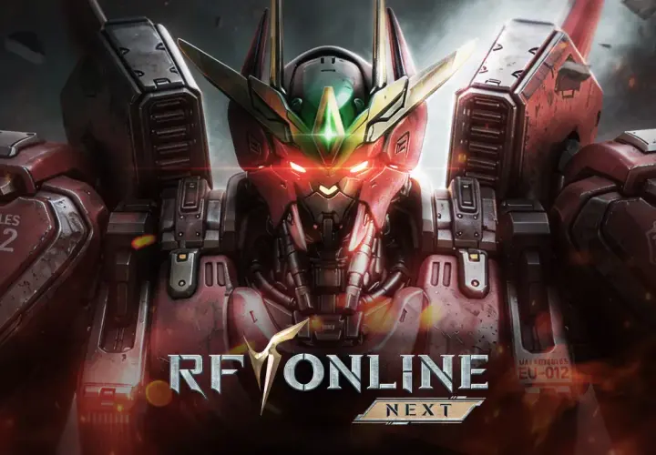 Czerwony mech z płonącymi oczami, gotowy do walki na serwerach PvP z botami. Logo RF Online Next.