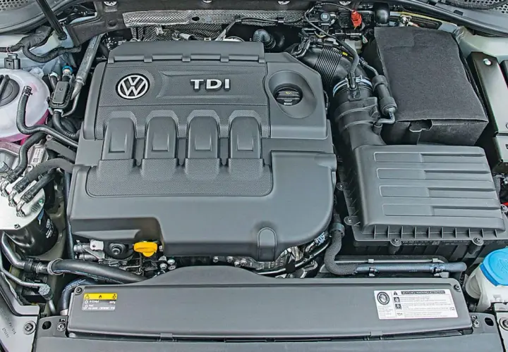VW 1.6 TDI Motor: Ein Blick auf den Motorraum, der für seine Haltbarkeit bekannt ist.