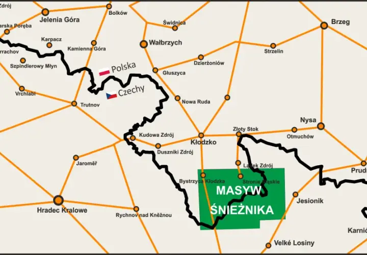 Mapa przedstawia sieć dróg i miast w rejonie Masywu Śnieżnika, łącząc polskie i czeskie miejscowości.