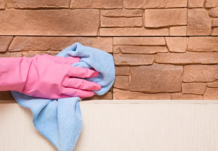 Jak czyścić kamień dekoracyjny gipsowy? Bezpieczne metody i impregnacja
