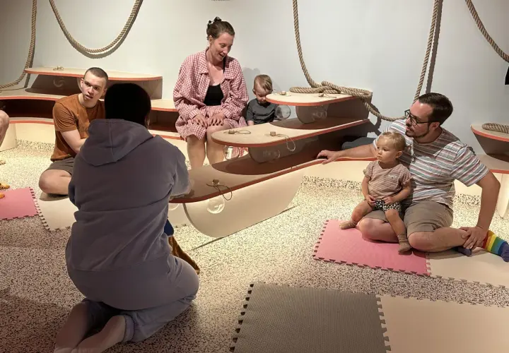 Sensoryczny labirynt muzyczny: Odkryj rozwój zmysłów dziecka!