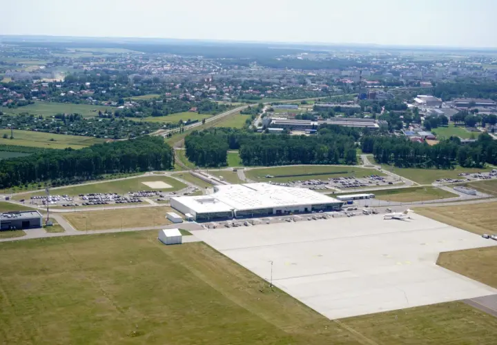 Gdzie można polecieć z Lublina? Sprawdź najlepsze kierunki i porady na podróż