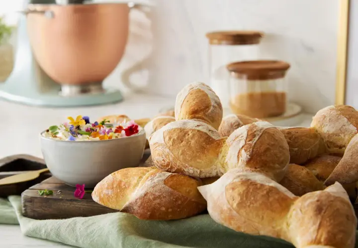Pane spiga dorato, pronto per essere gustato. Una ricetta semplice e deliziosa, perfetta per ogni occasione.